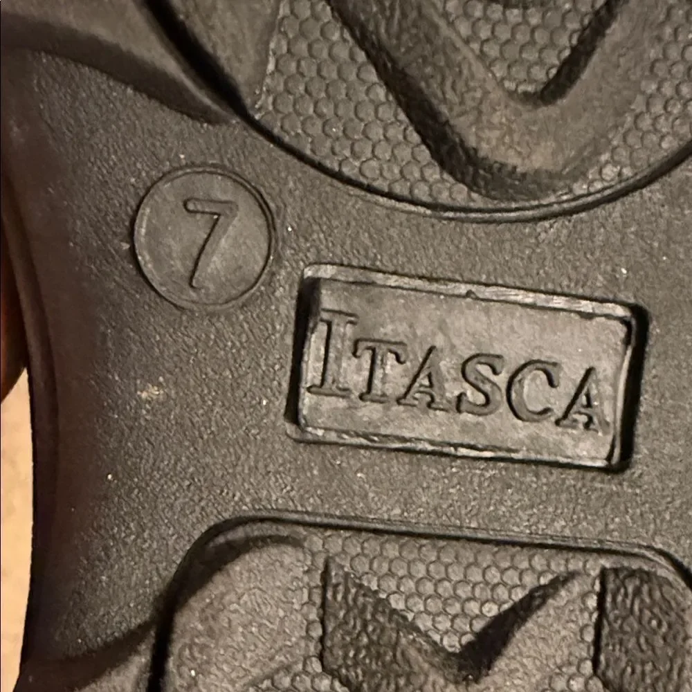 Itasca Black and Cream Winter Boots